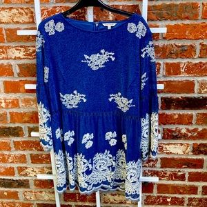 Beautiful knit empire style.Lace patterned embroidered